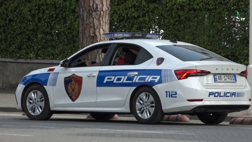 Dhunoi fëmijën 2 vjeç, pranga edukatores së një kopshti privat në Tiranë