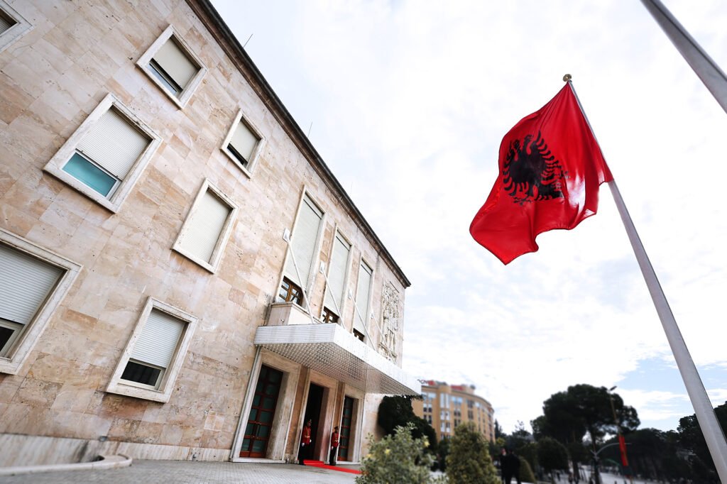 Qeveria nuk pyet për protesta! 885.500 m² në Vlorë shpallen zonë e lirë ndërtimi me tarifë 1 euro