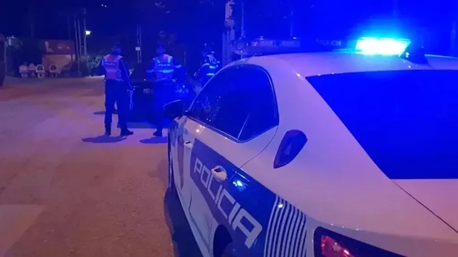 Të shtëna me armë në Mat/ Breshëri me mbi 30 plumba ndaj makinës së familjes që u kthye nga Italia