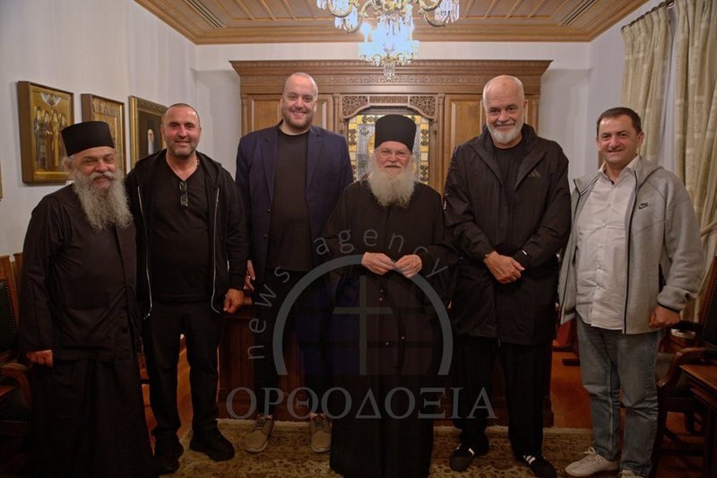 Edi Rama shkon në Malin e Shenjtë të Athos, kalon natën në manastirin ku lutesh për të ndodhur “mrekulli”