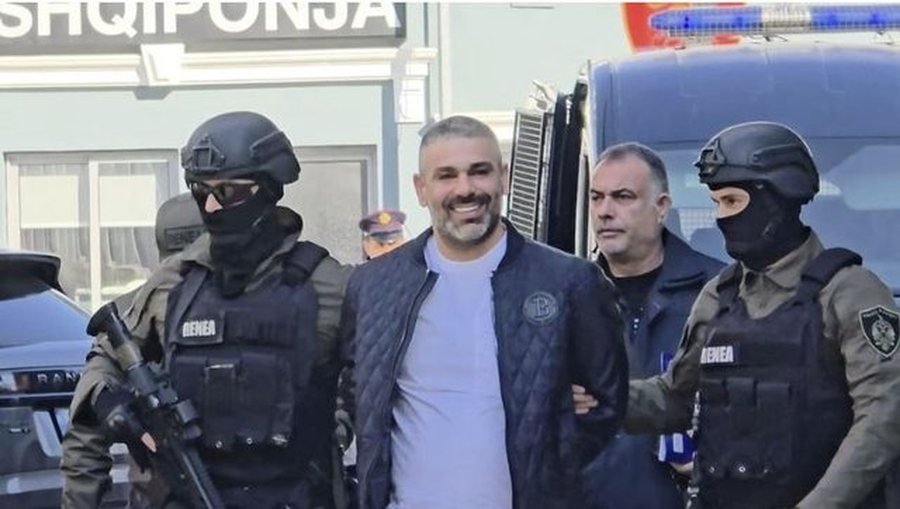 FOTO/ Safet Bajri në burg, shqiptarët e Amerikës i urojnë ditëlindjen në Time Square
