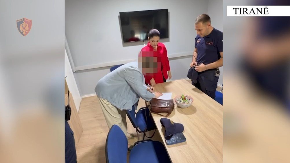 “Bëtë një punë të përkryer…” turistja gjermane i shkon policisë me ëmbëlsira